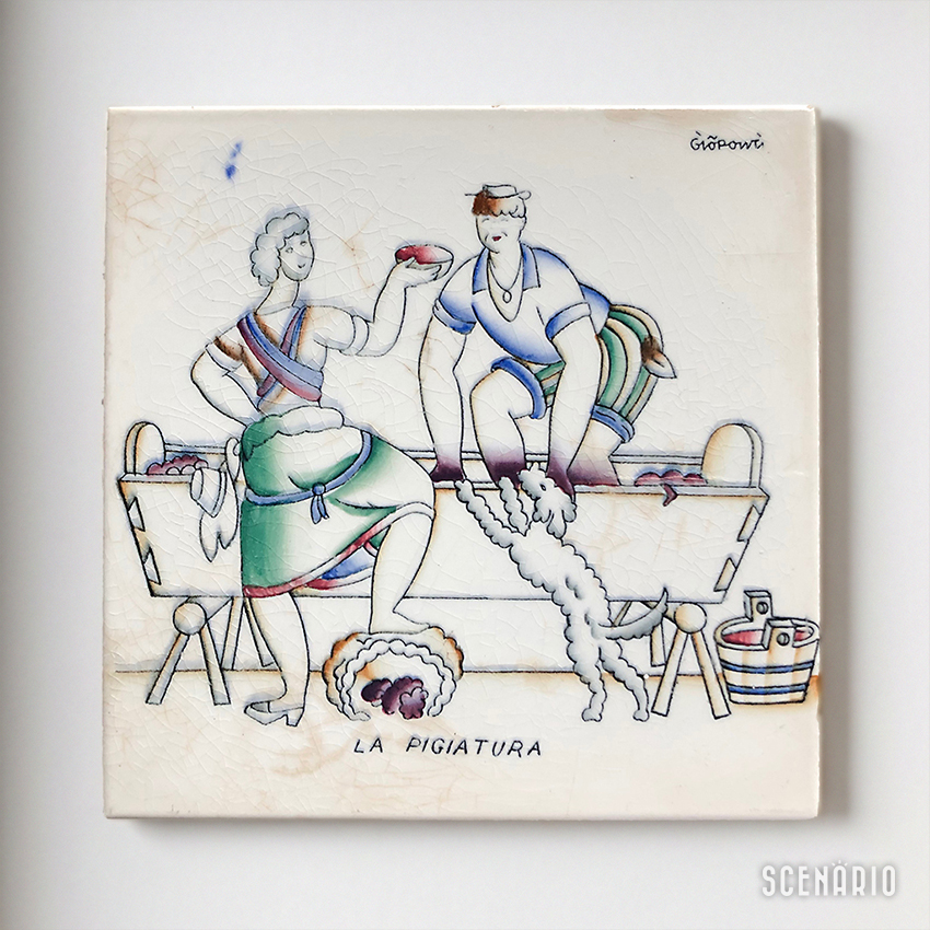 formella_gio_ponti_lapigiatura_02 Primo piano della piastrella "La Pigiatura" di Gio Ponti, serie Lavori di Vendemmia, ceramica decorata a mano con smalti tenui, 1930 ca.